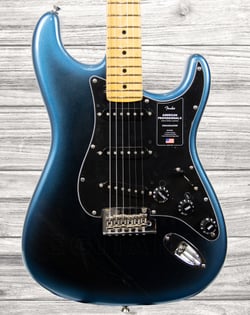 Fender American Professional II Strat MN Dark Night - Cuerpo en Aliso (Alder), brazo de arce, Escala de arce, Perfil del brazo: 